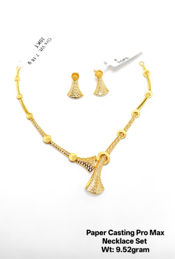 Necklace gold